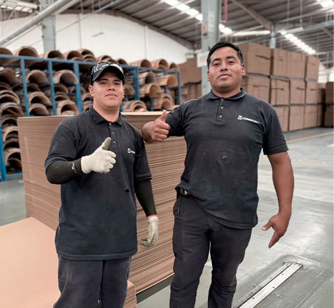 Colaboradores en planta · Grupo Krafir
